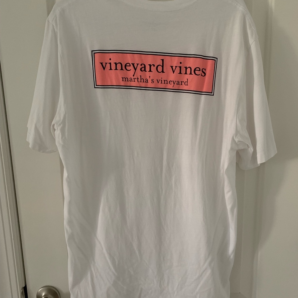 Vineyard Vines tshirt